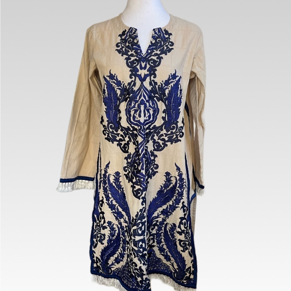 Chic Long Sleeve Dress with Blue Embroidery size Medium